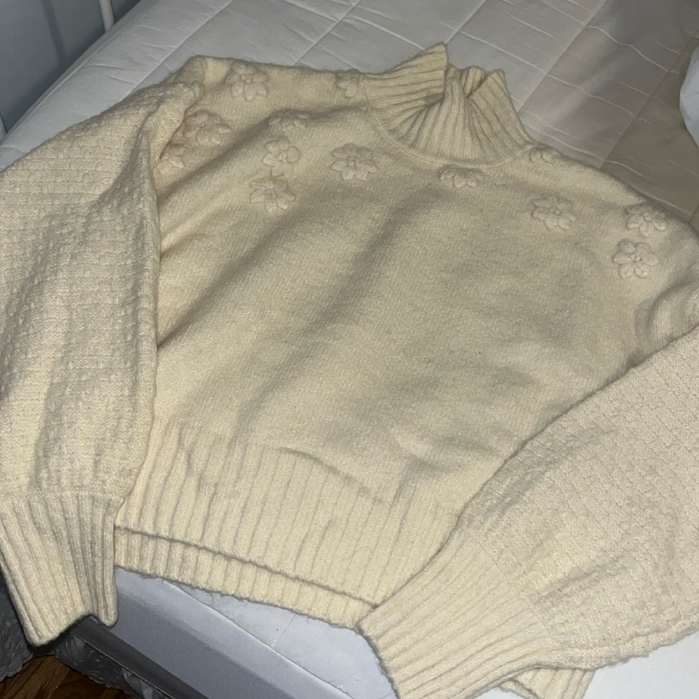 Jessica Simpson sweater